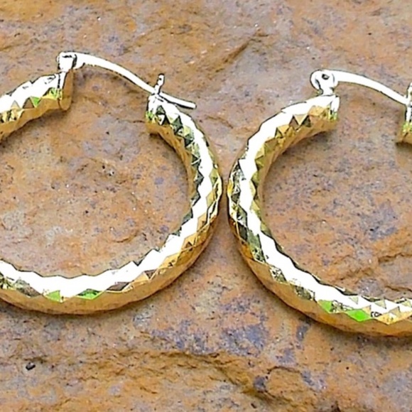 1'' Diamond Cut Hoop Earrings, 18K over Copper, NWT - Picture 2 of 3